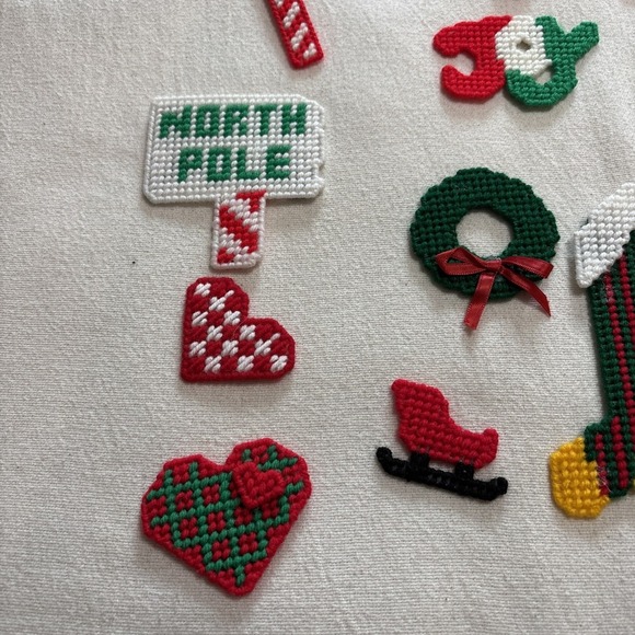 Christmas Handmade Plastic Canvas‎ Yarn Refrigerator Magnets Lot Of 13 VTG - Picture 2 of 9